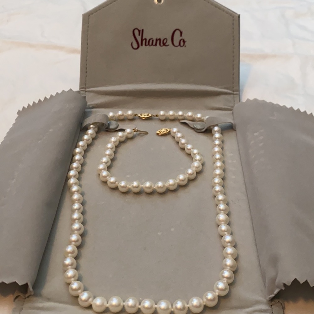 Shane Co pearl necklace and bracelet